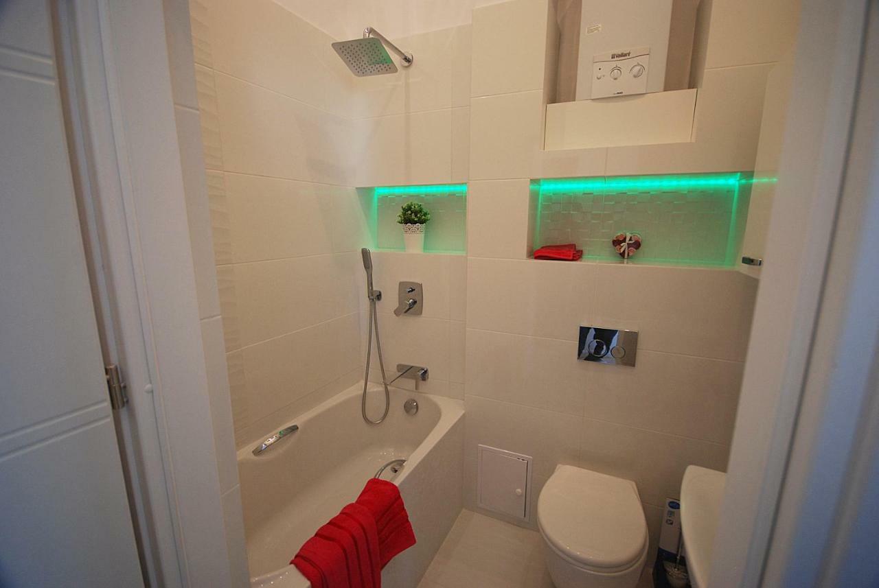 Nowy Apartament Wilcza Varsó Kültér fotó